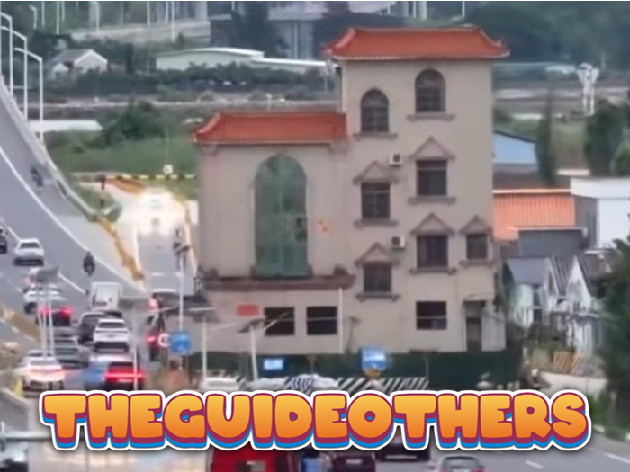Potret Rumah Keras Kepala yang Hancur Tak Lagi Nangkring di Tengah Jalan