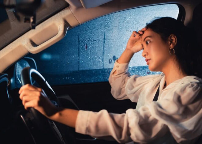 Tips Aman Berkendara Saat Hujan Deras di Musim Peralihan Cuaca